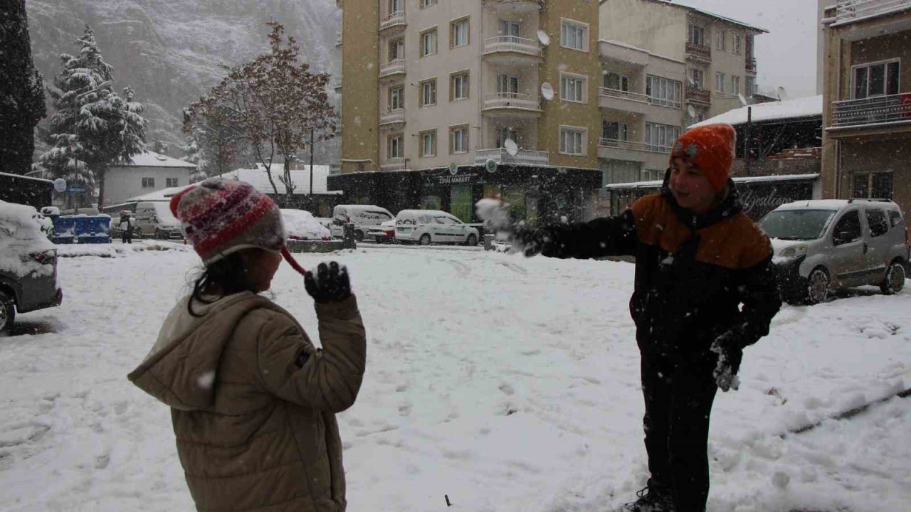 Amasya’da kar yağışı nedeniyle eğitime ara verildi