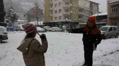 Amasya’da kar yağışı nedeniyle eğitime ara verildi