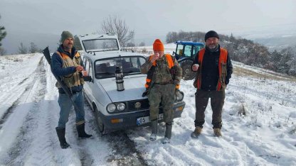Amasya’da su kanalına düşen karacayı avcılar kurtardı