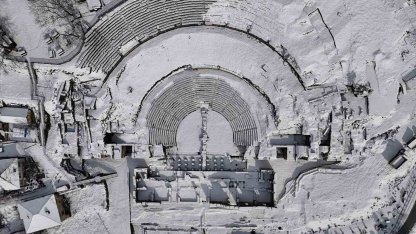 Antik kent karla kaplandı