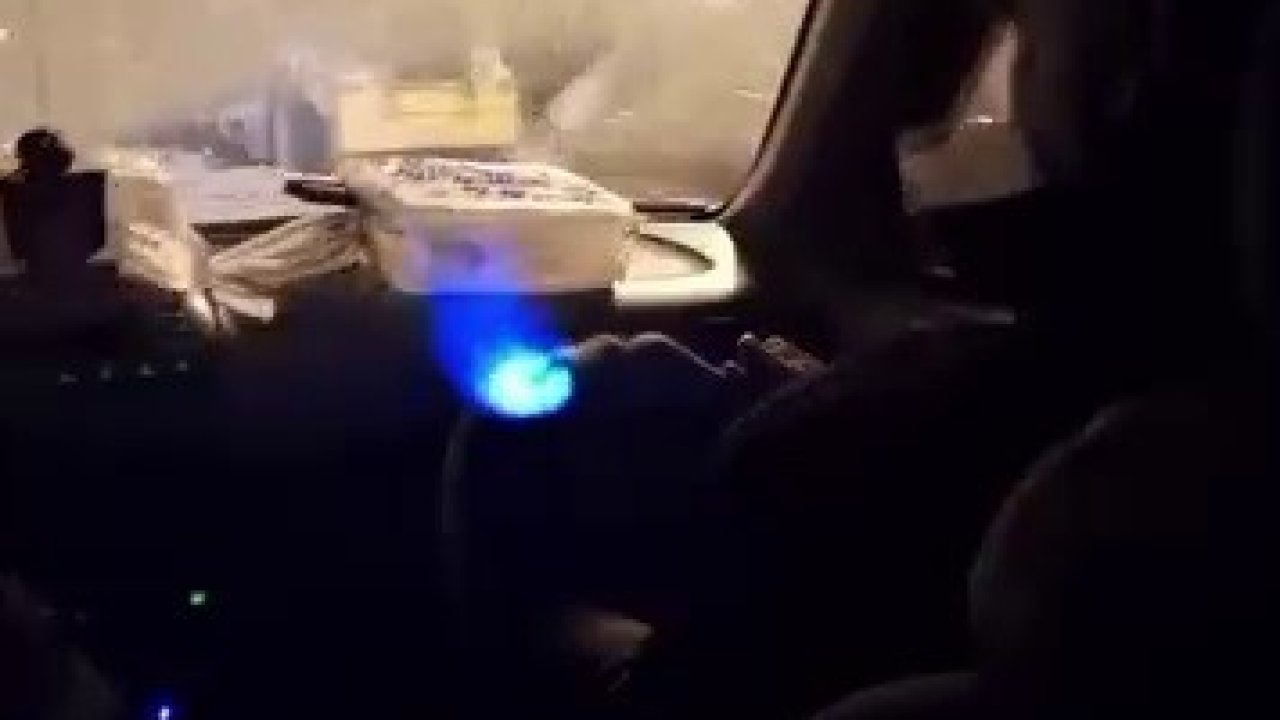 Araç içerisinde pürmüzle ısınmaya çalıştılar