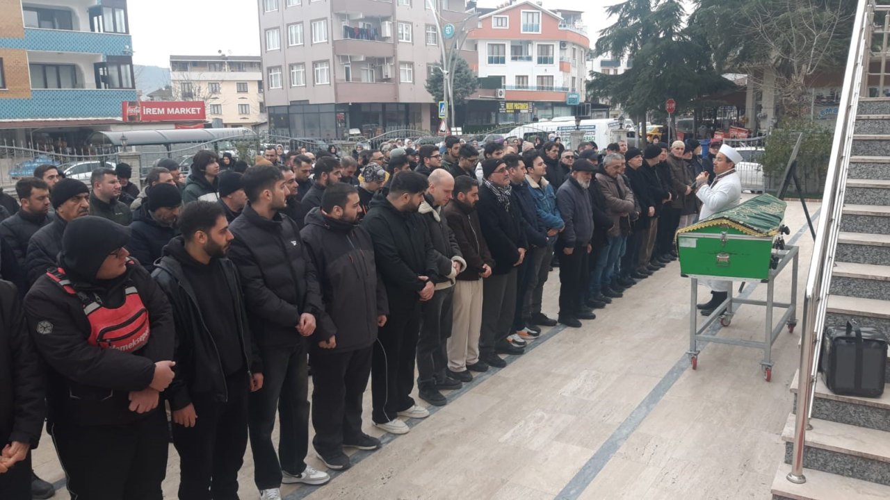 Arkadaşı tarafından bıçaklanarak öldüren genç toprağa verildi