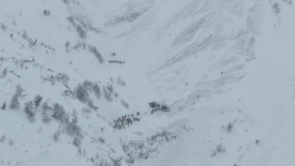 Artvin’de çığ altında kalan çobanları arama çalışmaları havadan görüntülendi