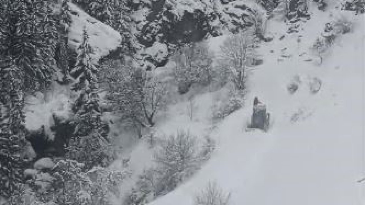 Artvin’de kar ulaşımı vurdu: 120 köy yolu kapalı