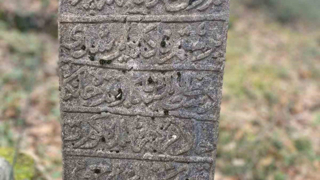 Asırlık Osmanlı mezarları yeniden ayağa kaldırıldı