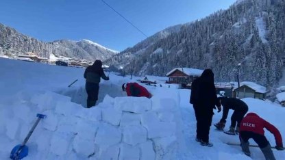 Ayder Yaylası’na yapılan ‘iglolar’ ilgi çekiyor