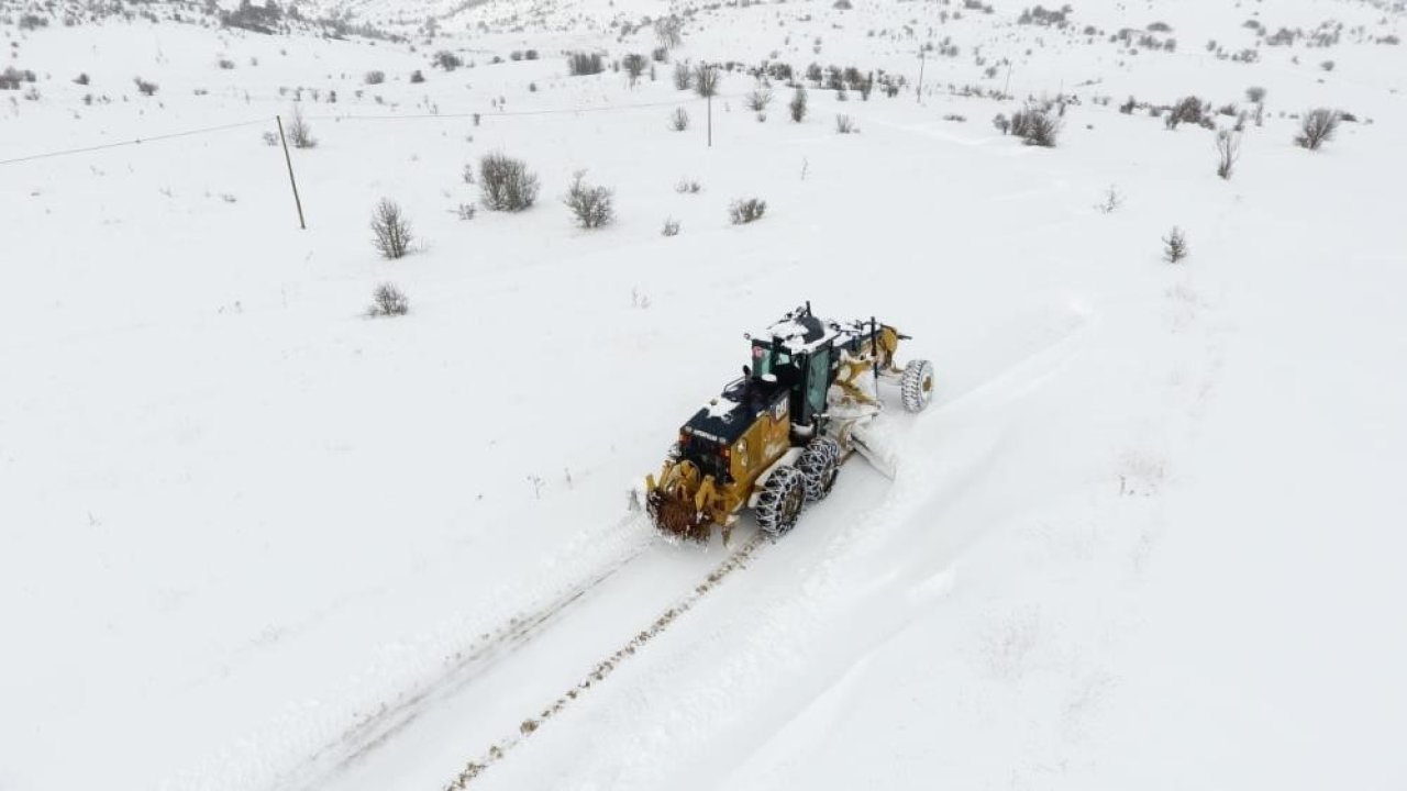 Bayburt’ta kar ve tipiden kapanan 44 köy yolu ulaşıma açıldı
