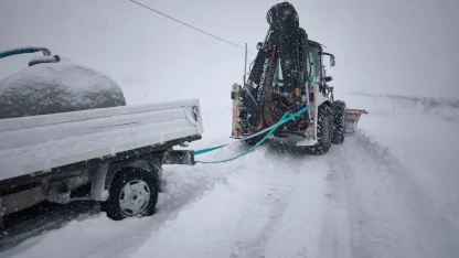 Bayburt’ta karla mücadele çalışmaları aralıksız sürüyor