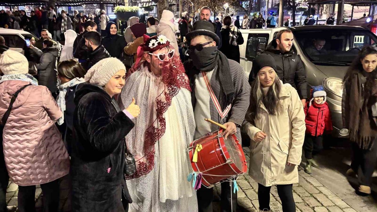 Birbirinden ilginç kostümlerle Kalandar geleneği yaşatıldı