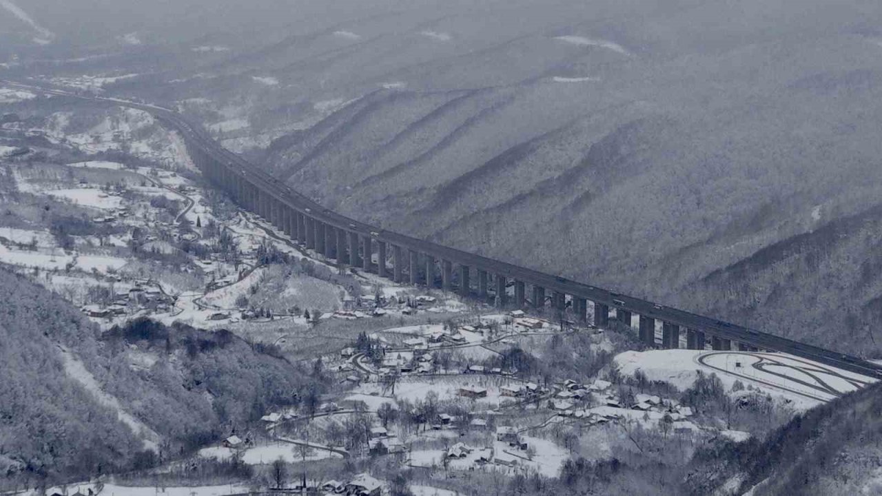 Bolu Dağı’nda kartpostallık kar manzarası