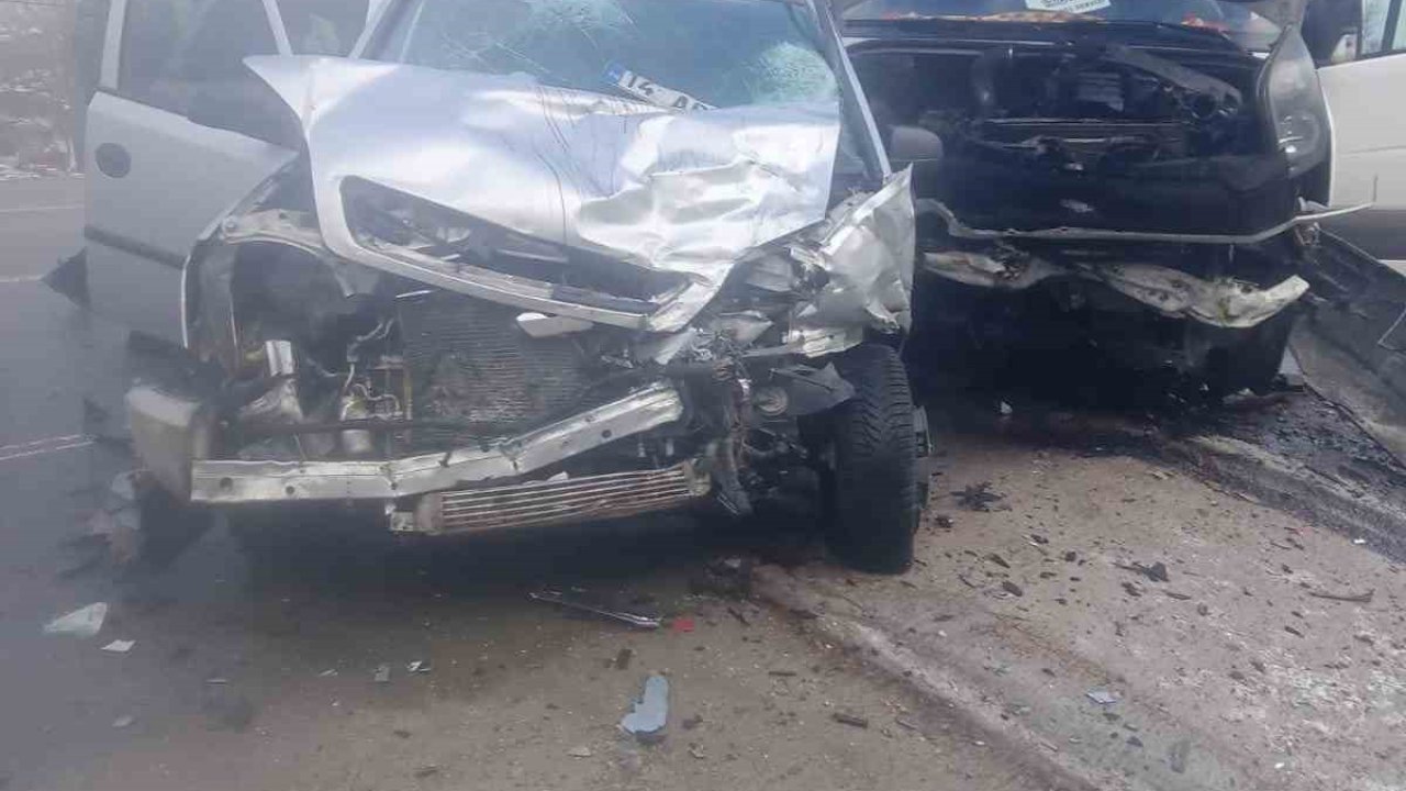 Bolu-Mudurnu yolunda feci kaza: 1’i ağır 10 yaralı