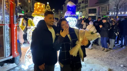 Bolu’da yeni yıl coşkusu: Kimisi oyun havasıyla, kimisi evlilik teklifiyle 2026’ya girdi