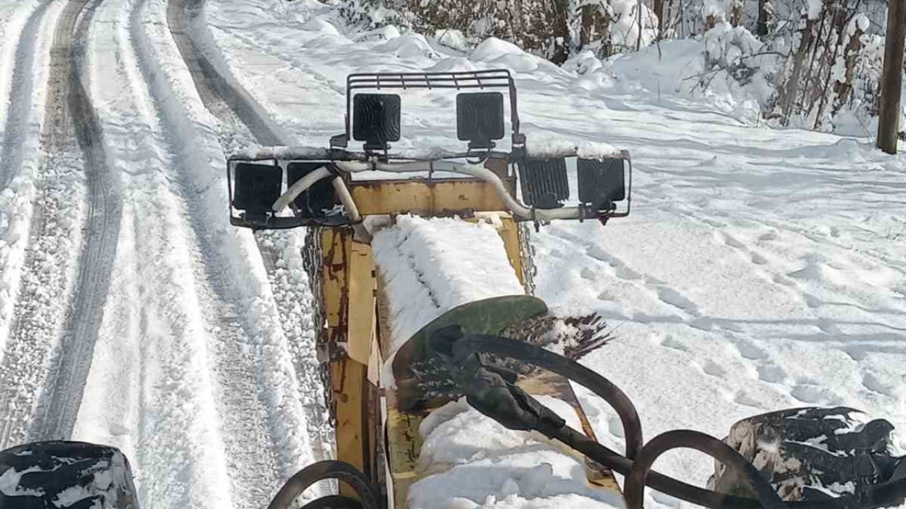 Çaycuma’da karla mücadele çalışmaları sürüyor