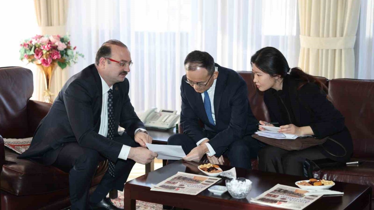 Çin Halk Cumhuriyeti Ankara Büyükelçisi Jiang Xuebin Atatürk Üniversitesi’nde