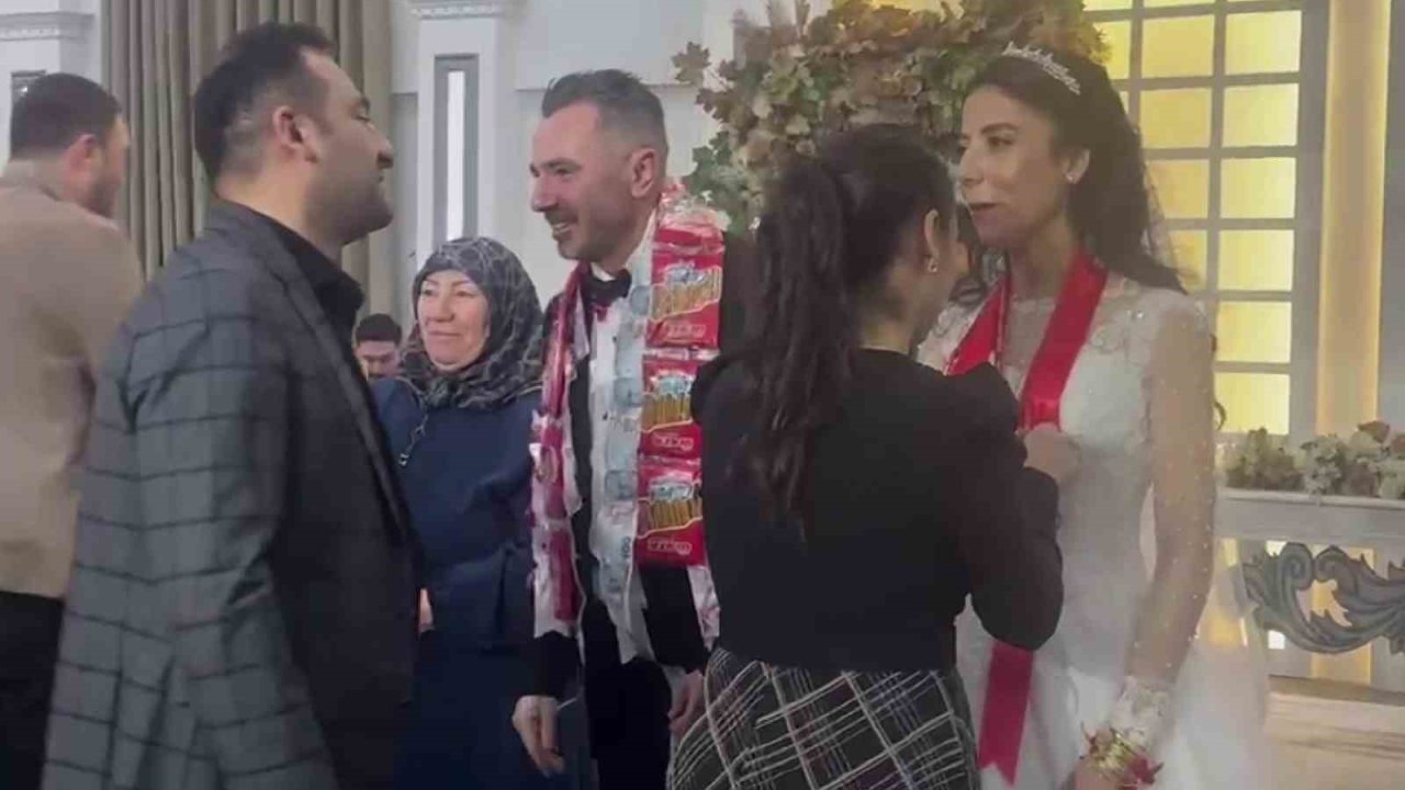 Damada takı yerine çubuk kraker taktılar