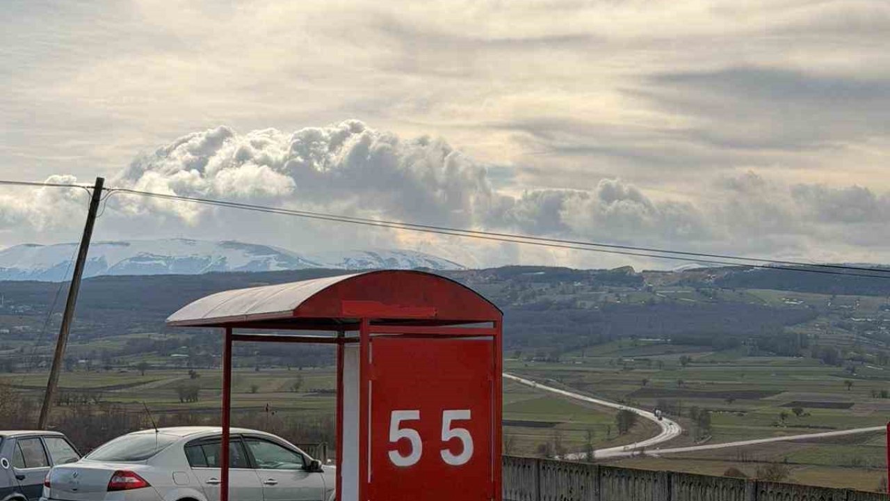 Duraklara kırmızı-beyaz dokunuş