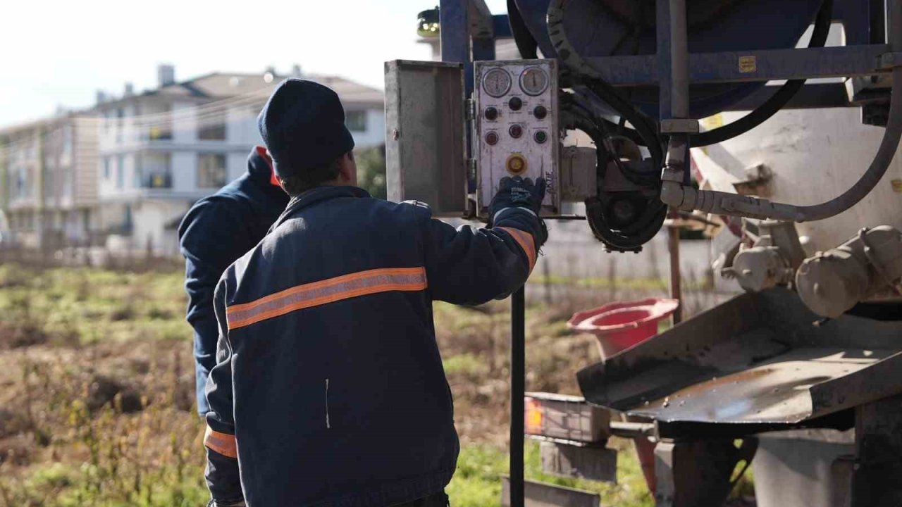 Düzce Belediyesi menfez ve mazgalları temizledi
