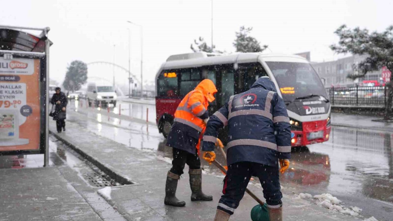 Düzce’de kar timleri sahada görev başında