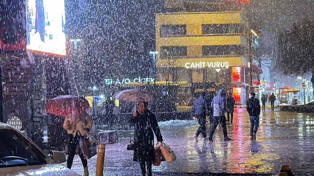 Düzce’de kar yağışı etkili oluyor