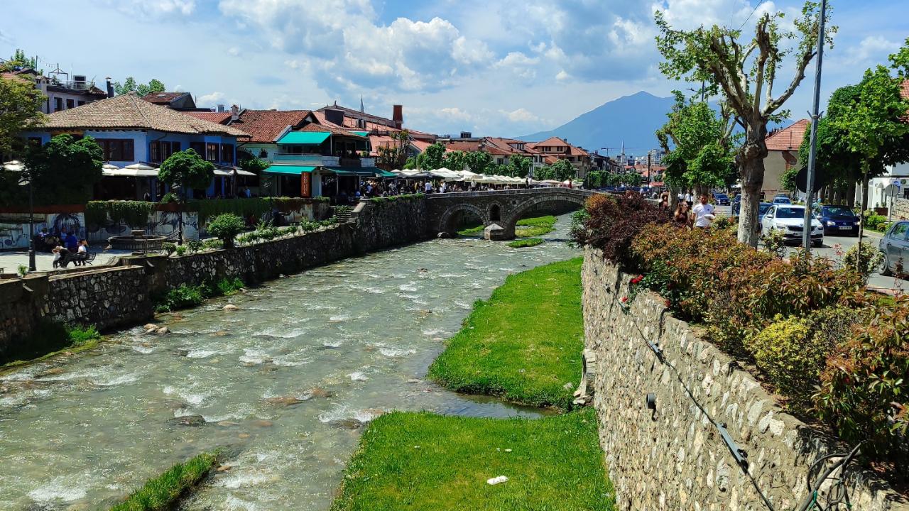 EMEĞE SAYGI DUYMAK BUDUR...