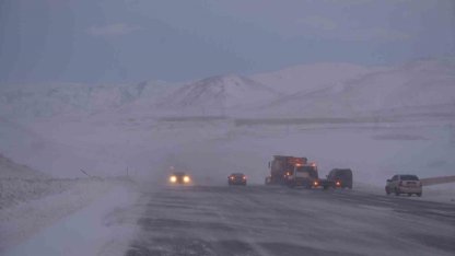 Erzurum-Artvin karayolunda tipi etkili oldu, 6 araç kaza yaptı