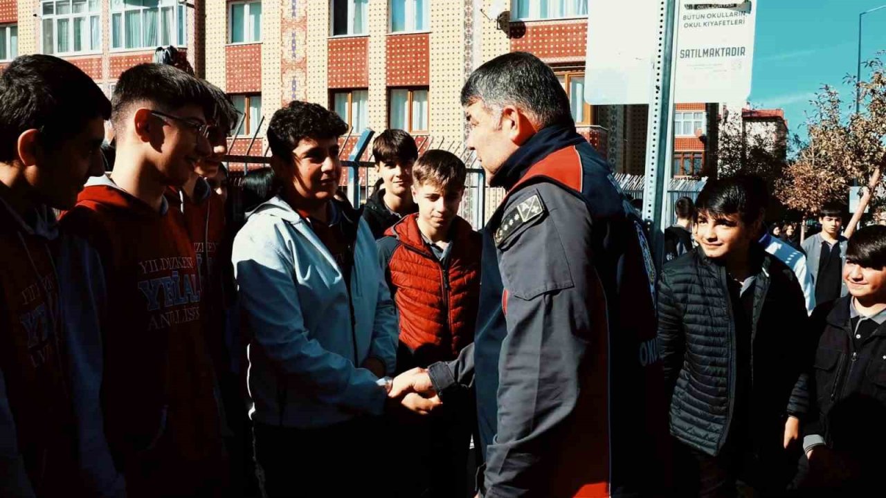 Erzurum’da gençlere rap müzikli mesaj beğeni topladı
