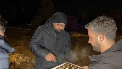 Gazetecilerden polislere yeni yıl sürprizi