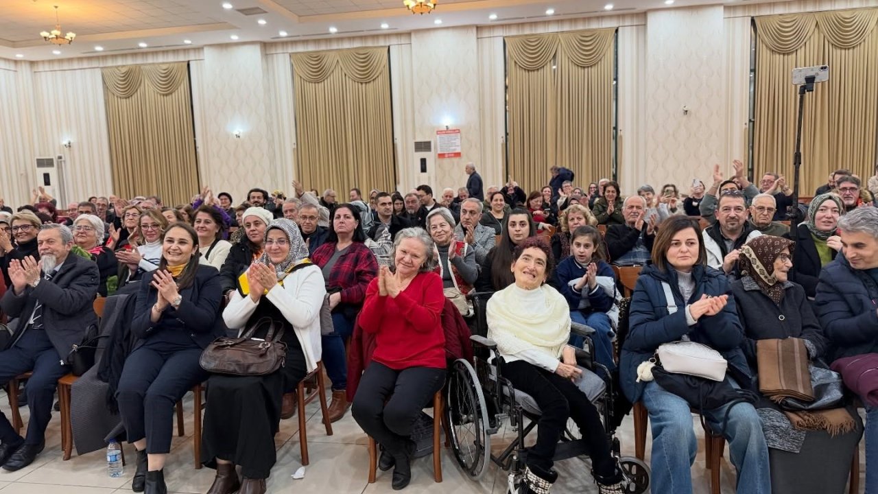 Gölcük’te Türk Halk Müziği Değirmendere Korosu konser verdi