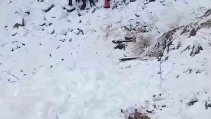 Gümüşhane’de kamyonet dere yatağına yuvarlandı: 5 yaralı