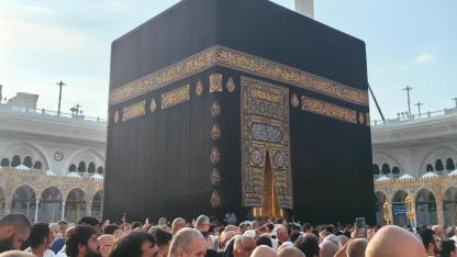 Günahıma ağlayarak, Düştüm Kâbe yollarına