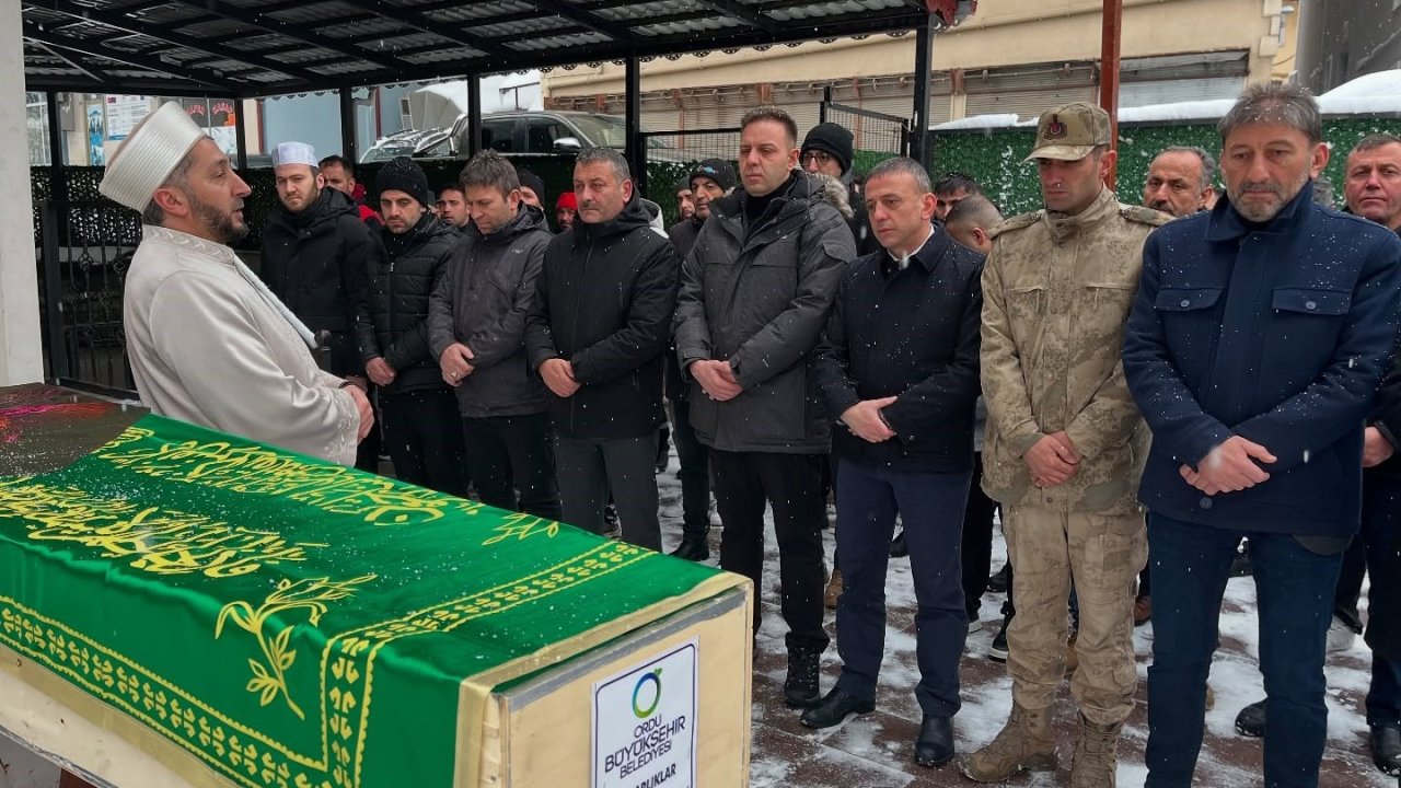 Hayatını kaybeden engelli ve kimsesiz kız çocuğu toprağa verildi