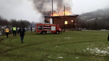 Karabük’te 450 yıllık ahşap cami alevlere teslim oldu