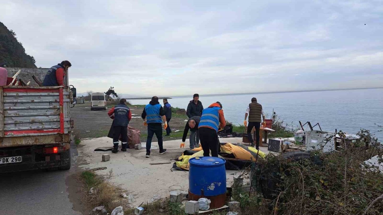 Karadeniz Ereğli’de plajlar bölgesindeki kaçak yapılan kaldırıldı