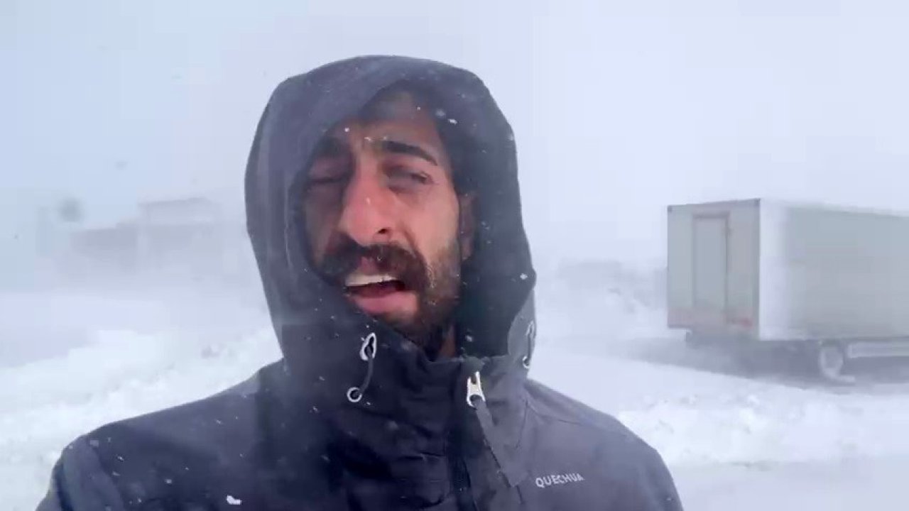 Karayazı’da fırtına etkili oluyor