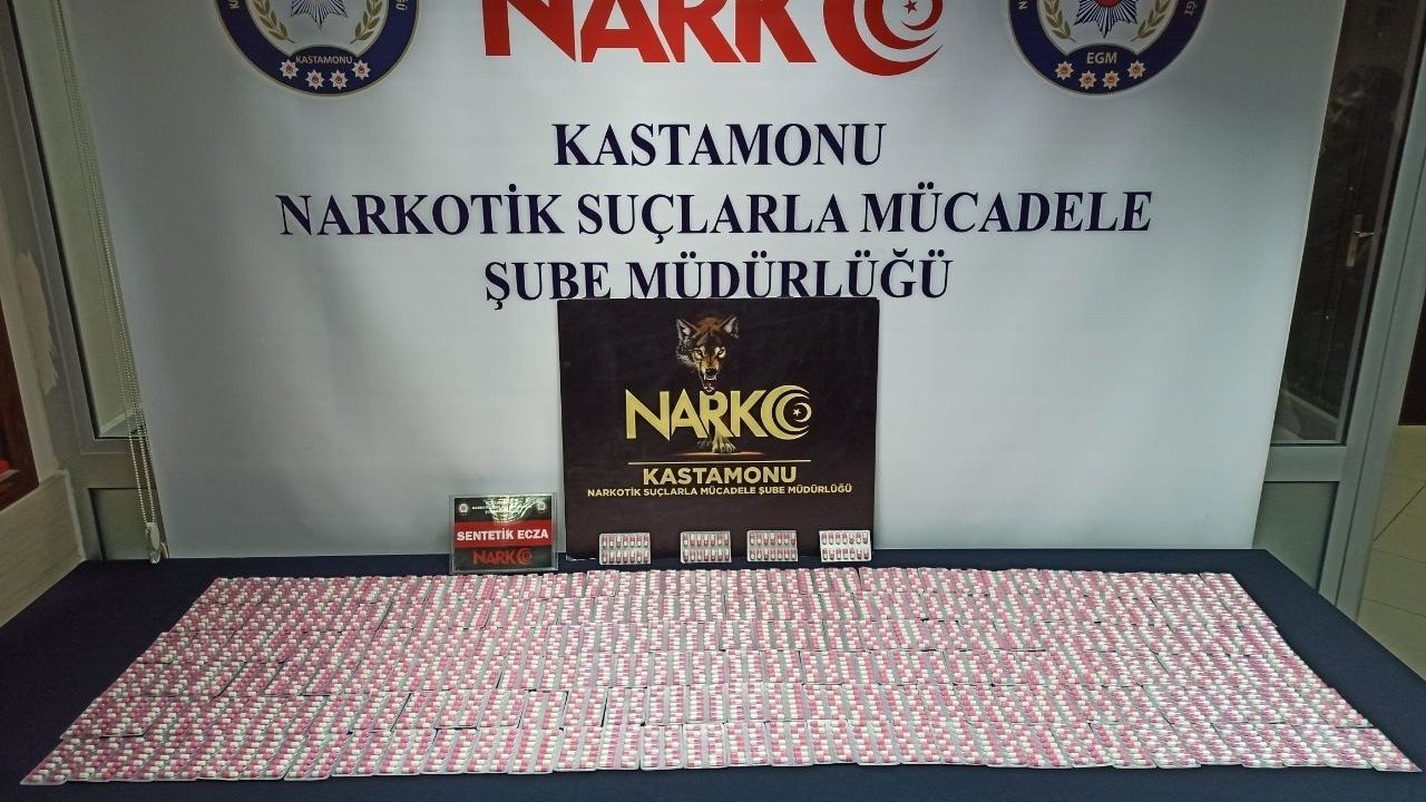 Kargo paketiyle uyuşturucu sevkiyatı yapan sanıklara hapis cezası