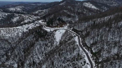 Karla kaplanan 900 rakımlı Çam Dağı, kartpostallık görüntüler sundu