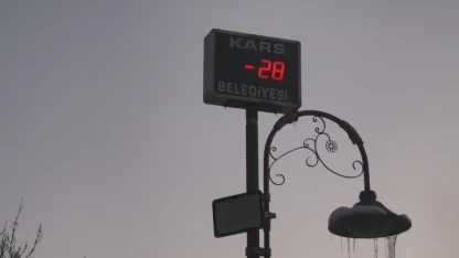 Kars buz tuttu: Termometreler eksi 28’i gösterdi