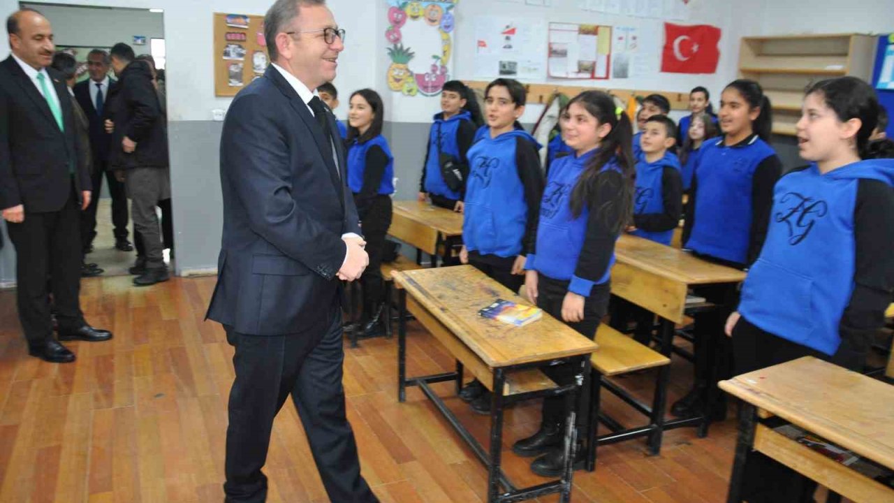 Kars’ta 56 bin 651 öğrenci karne sevinci yaşadı