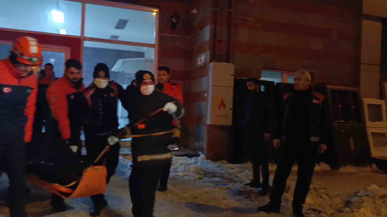 Kars’ta asansör boşluğuna düşen bir kişi hayatını kaybetti