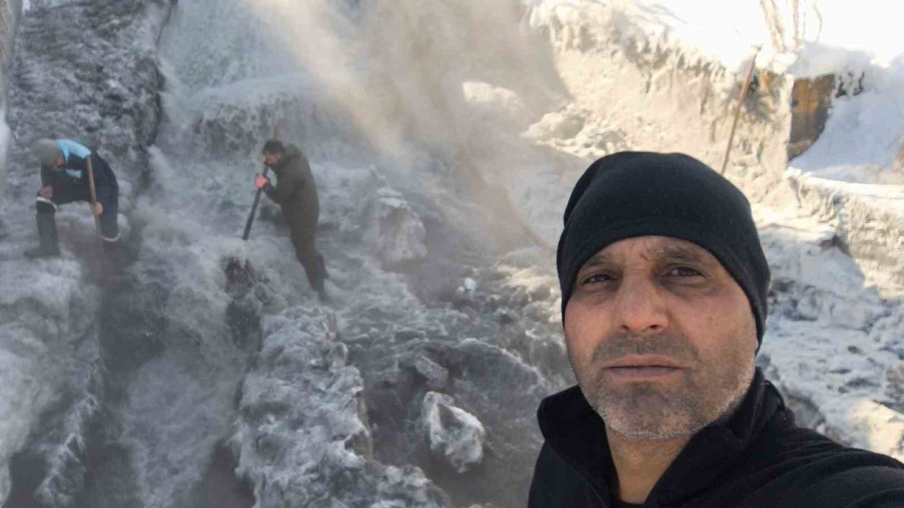 Kars’ta HES çalışanlarının eksi 30 derece soğukta ’buz kırma’ mesaisi