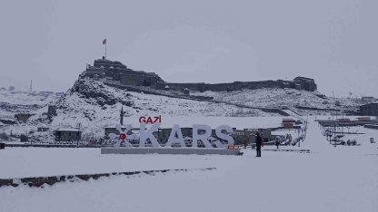 Kars’ta okullar tatil edildi, uçak seferleri iptal!