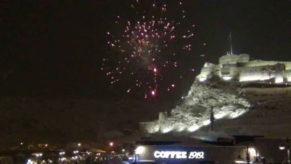 Kars’ta yeni yıl coşkusu: Lapa lapa kar altında halay