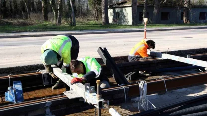 Kartepe tramvay hattında ray döşeme çalışmaları başladı