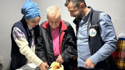 Kartepe’de "Alo Evlat" ekipleri yaşlıları yalnız bırakmadı