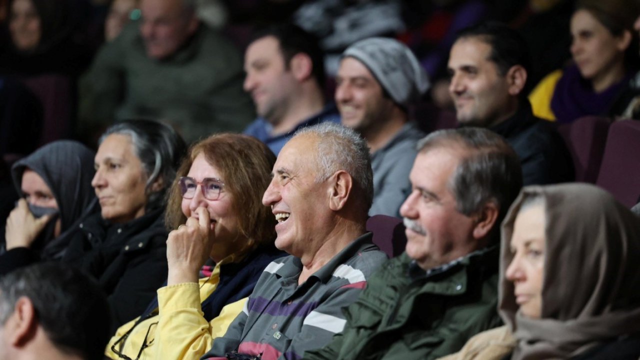 Kartepe’de tiyatro heyecanı: "Anlat bakalım" sahnede