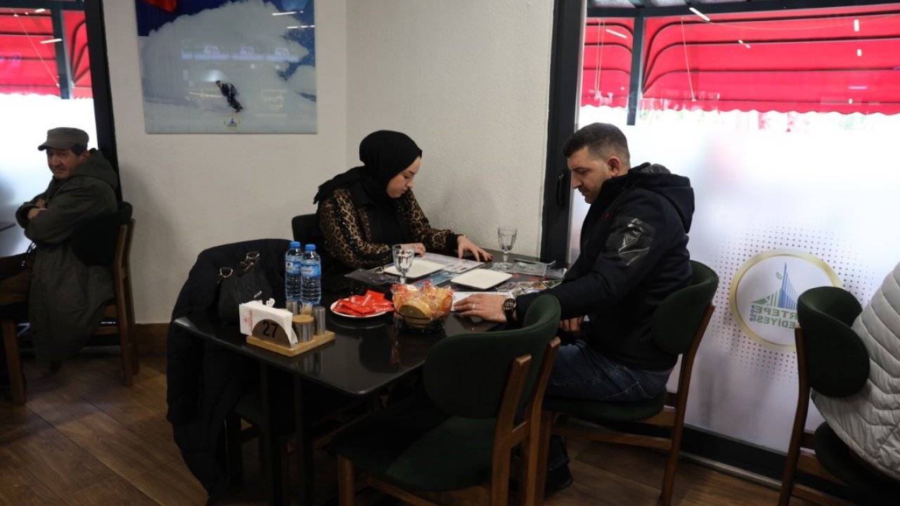 Kartepe’de yeni evli çiftlere ilk yıl jesti