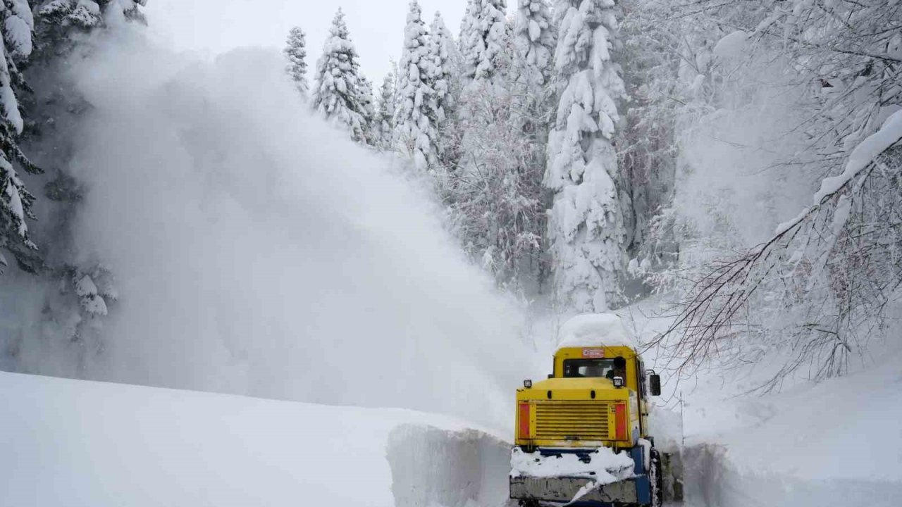 Kastamonu’da kar sebebiyle 102 köye ulaşım sağlanamıyor