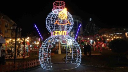 Kocaeli 2026’ya coşkuyla girdi: Sokaklar ışıltı ve neşeyle doldu