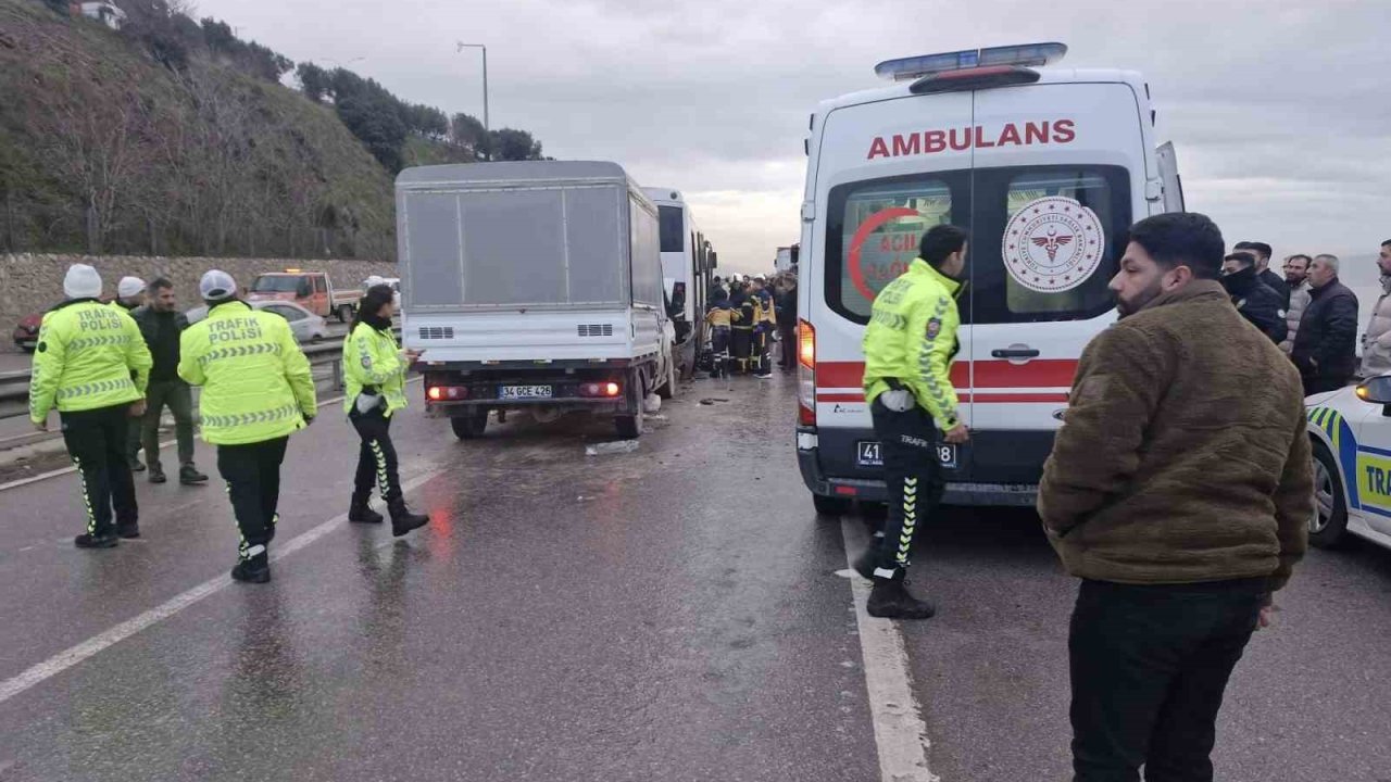 Kocaeli’de 3 araçlı zincirleme kaza: 7 yaralı