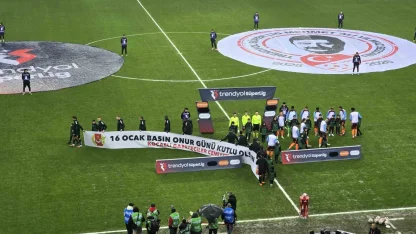 Kocaelispor, Trabzonspor maçına 16 Ocak pankartıyla çıktı